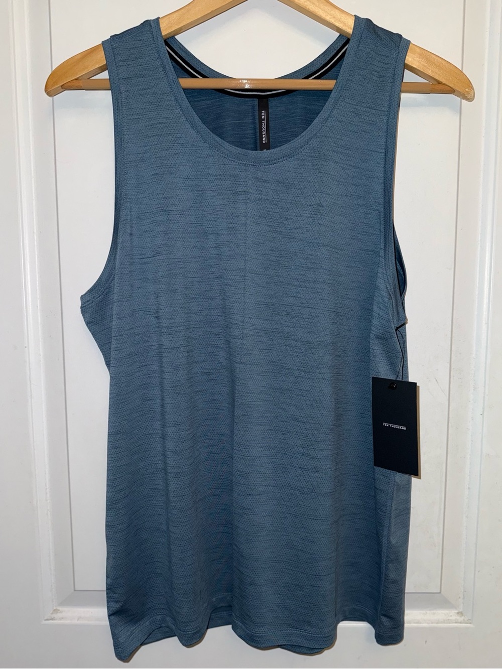 🏋️Ten Thousand NWT Interval High Performance Tank in "Bluefin" - Picture 3 of 12